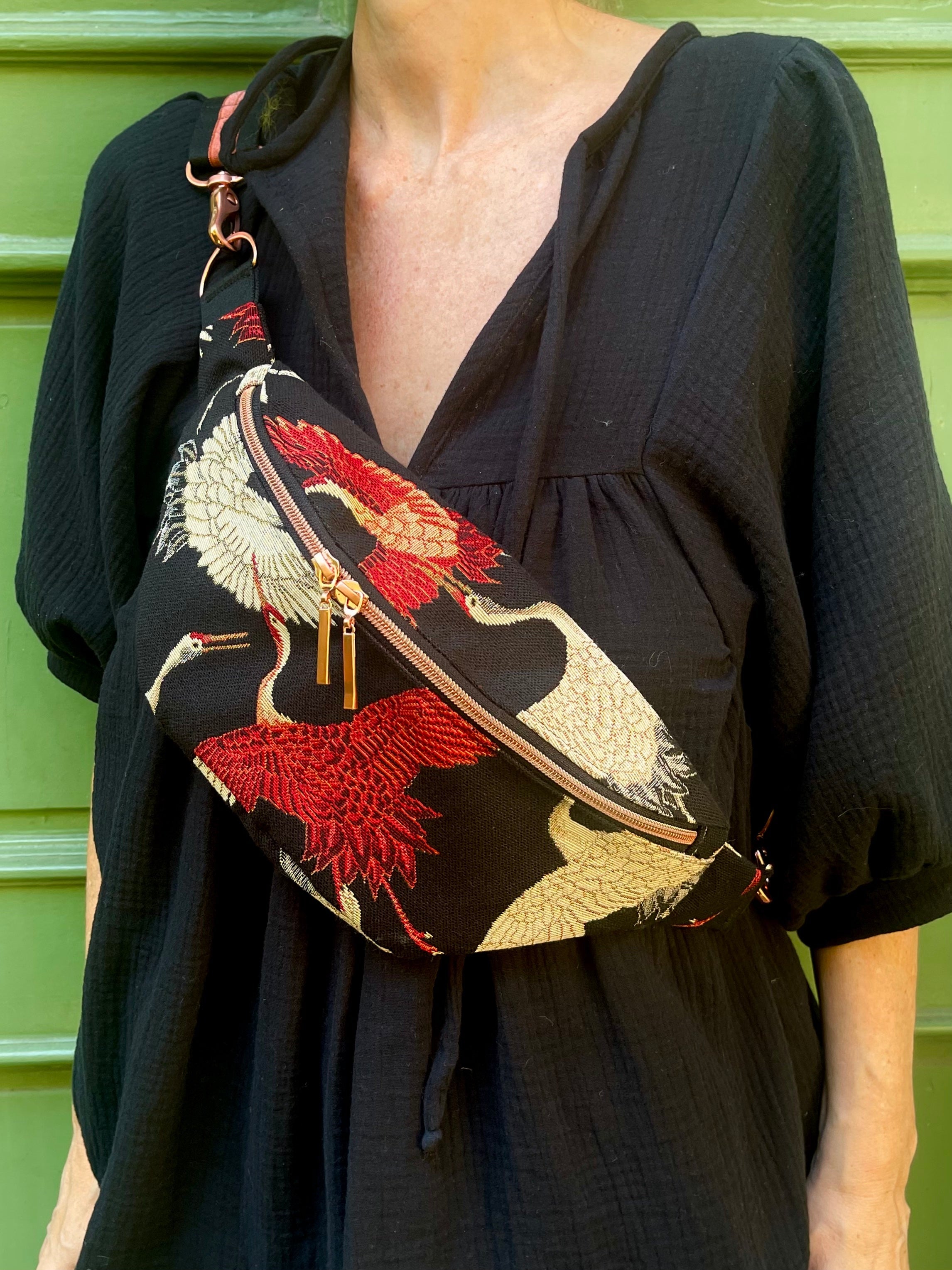 CROSSBODY BAGS