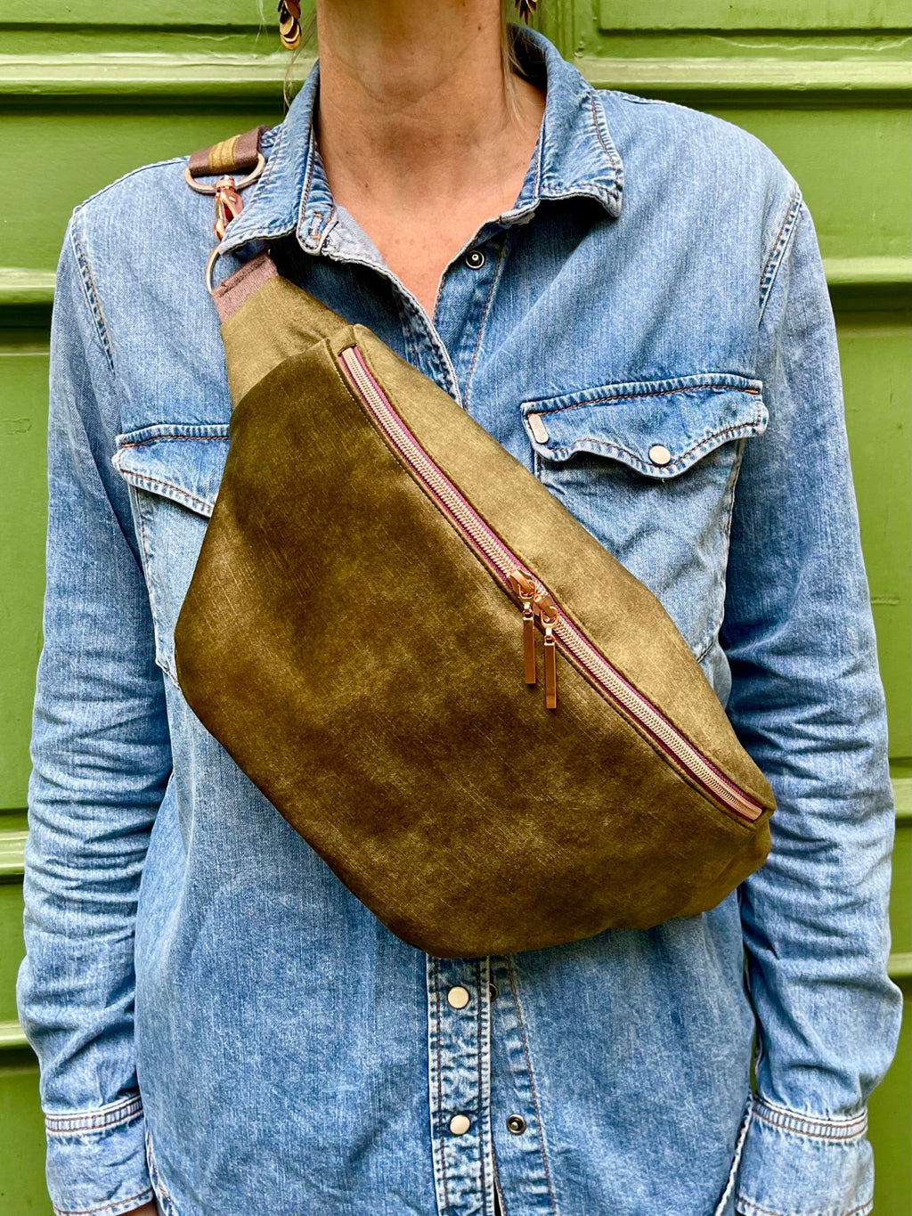 "Riley Cross Body Bag Velvet Fir Big"