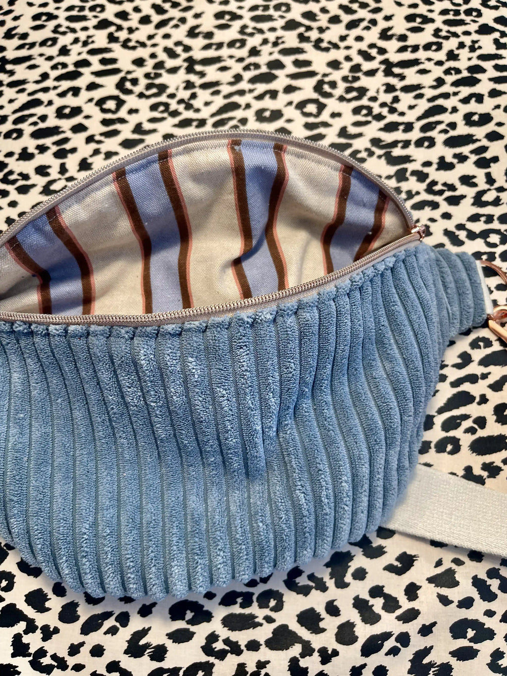 Crossbody Bag CORD hellblau