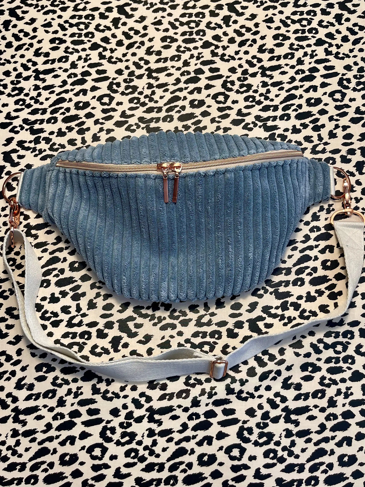 Crossbody Bag CORD hellblau