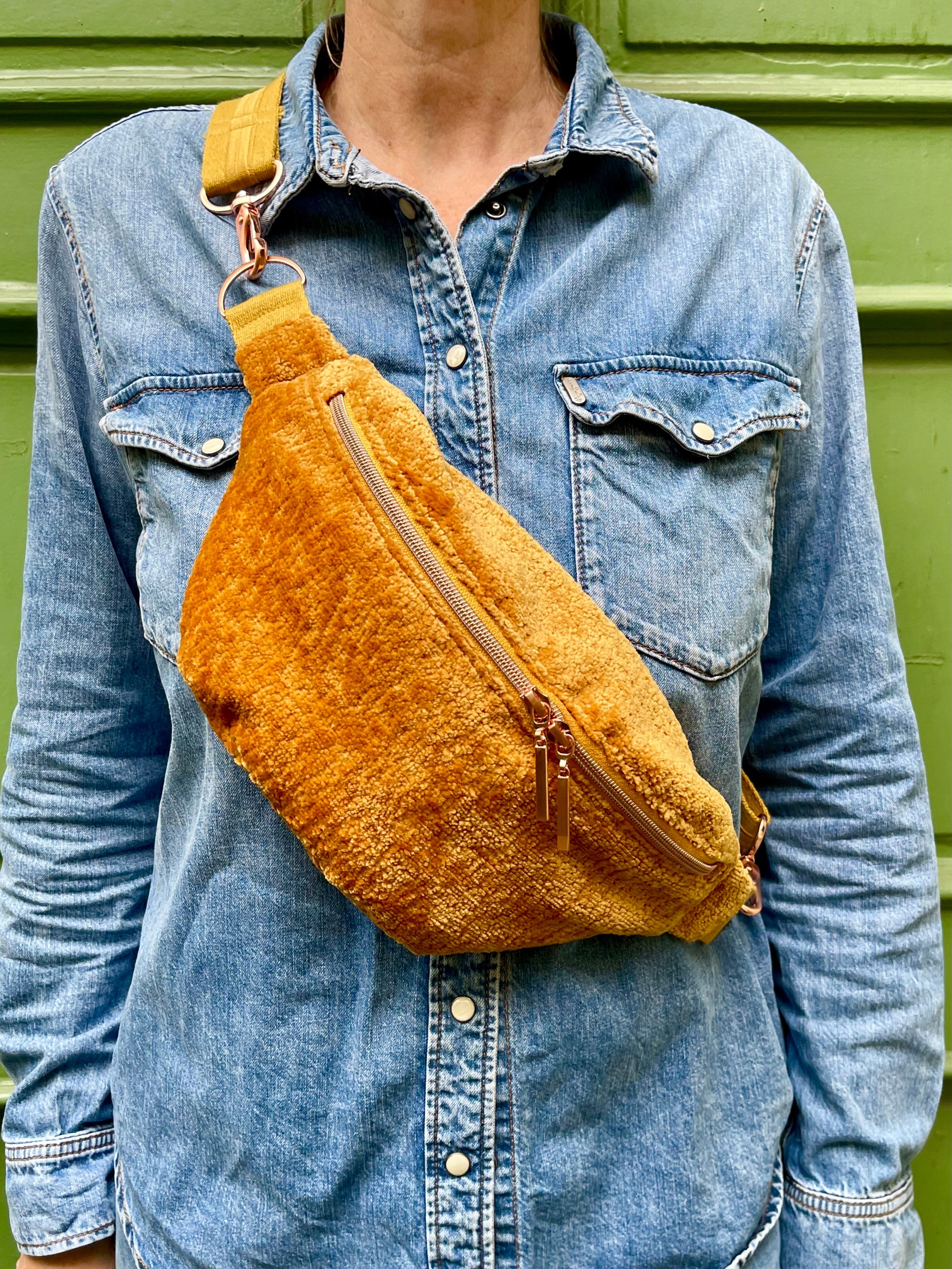 Riley Cross Body Bag Teddy Corn Small