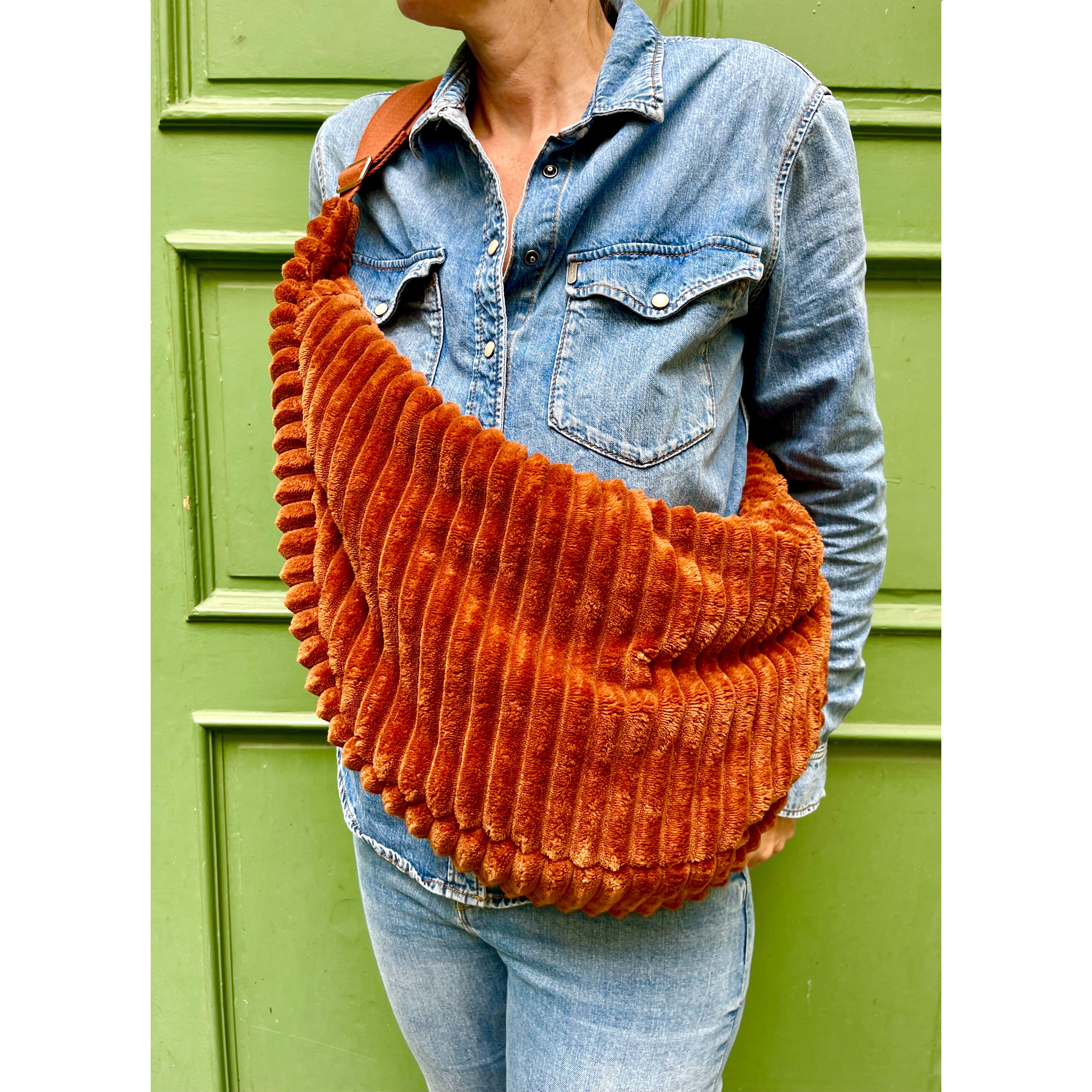 Crossbody Bag BANANA FELL STREIFEN toffee