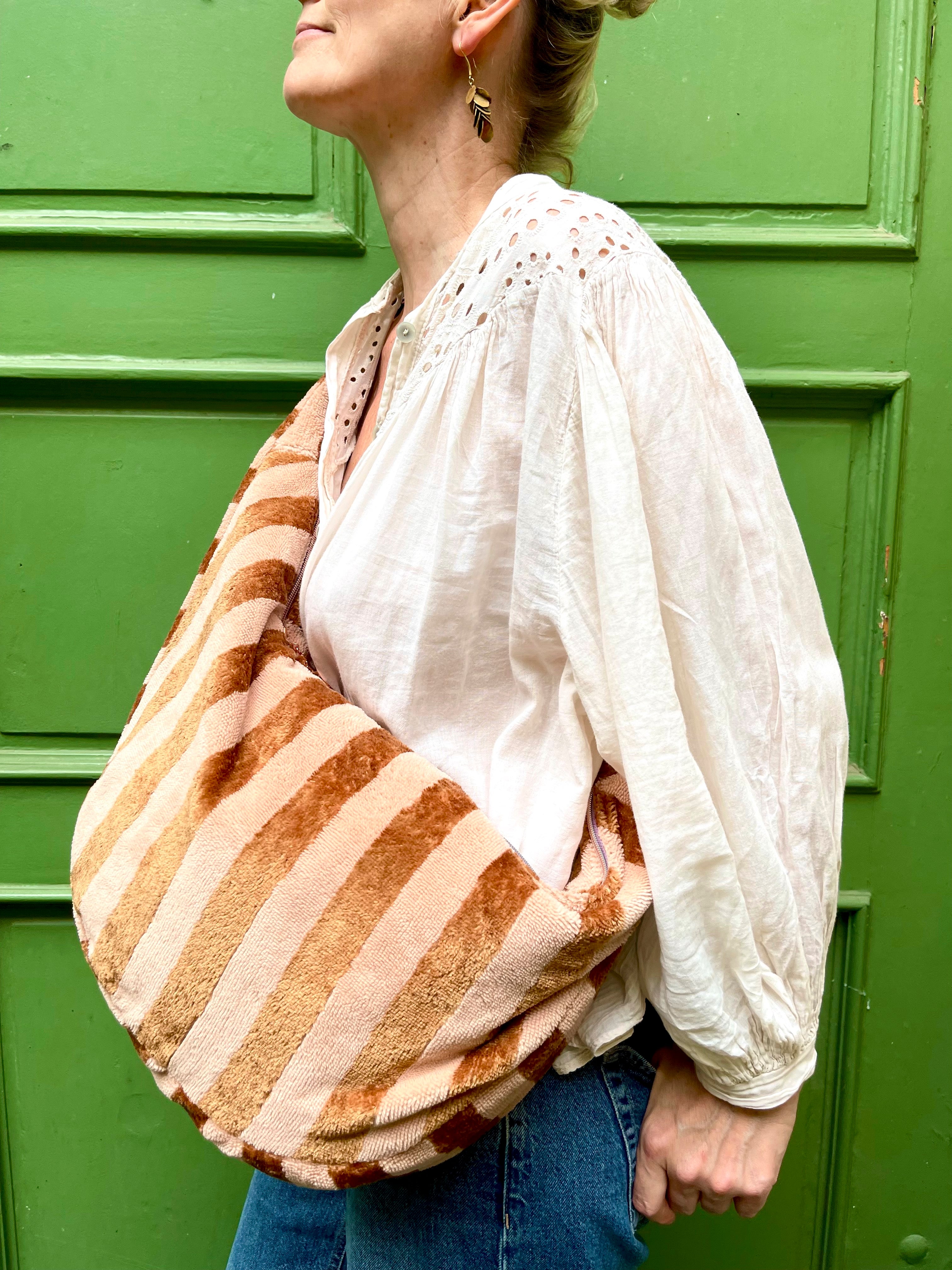 Crossbody Bag BANANA FROTTEE STRIPES karamell