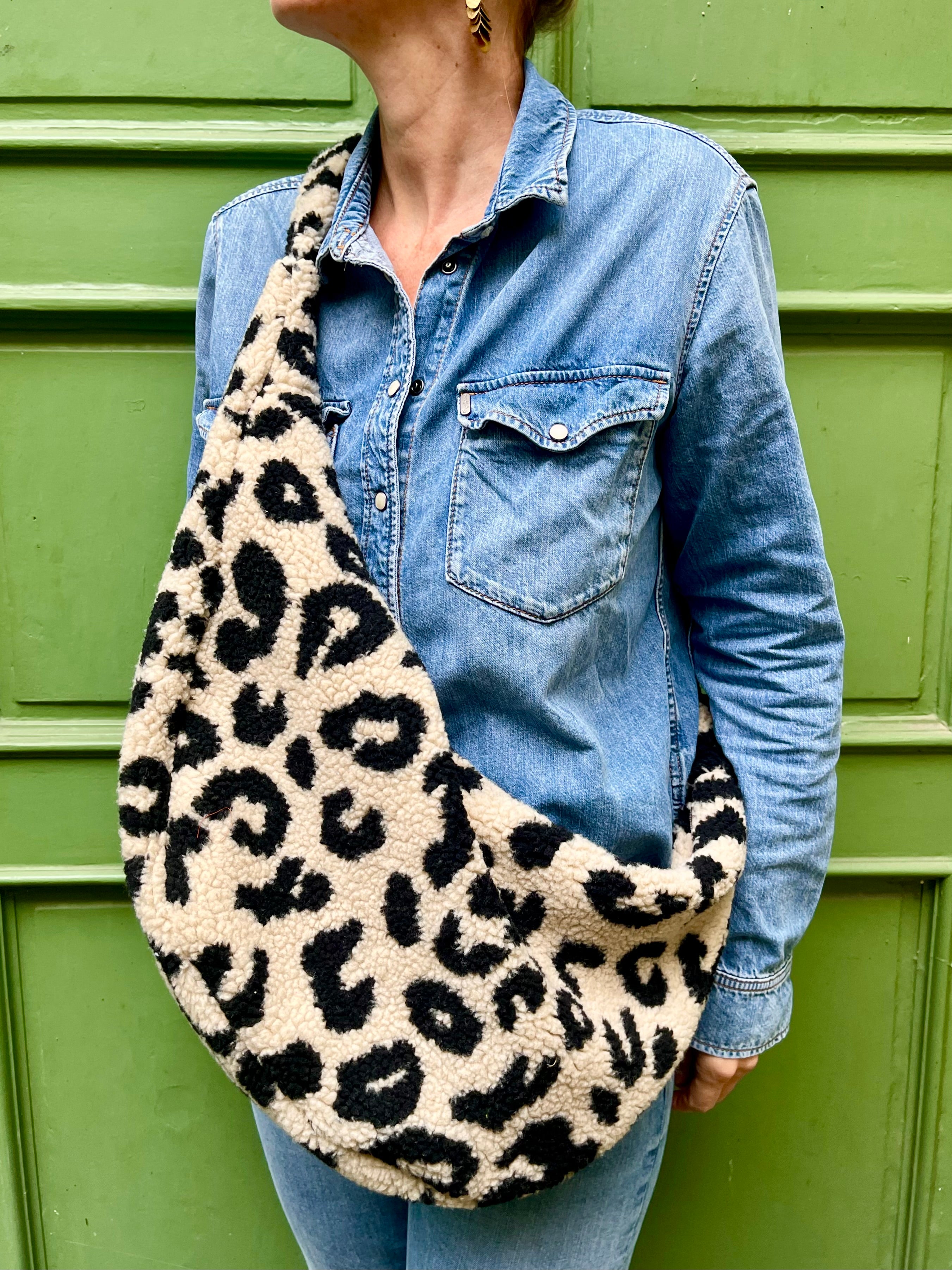 Crossbody Bag BANANA TEDDY LEO schwarz