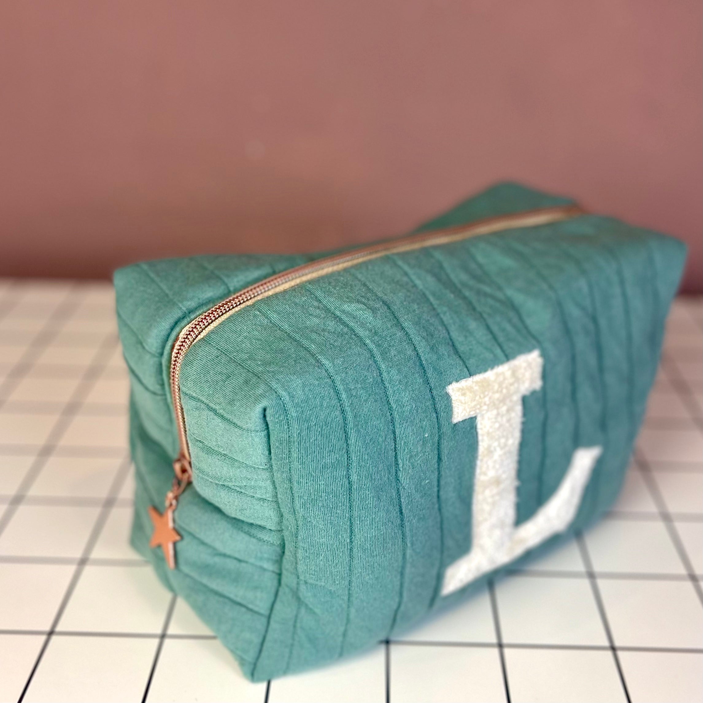 Box Grün mit Buchstaben