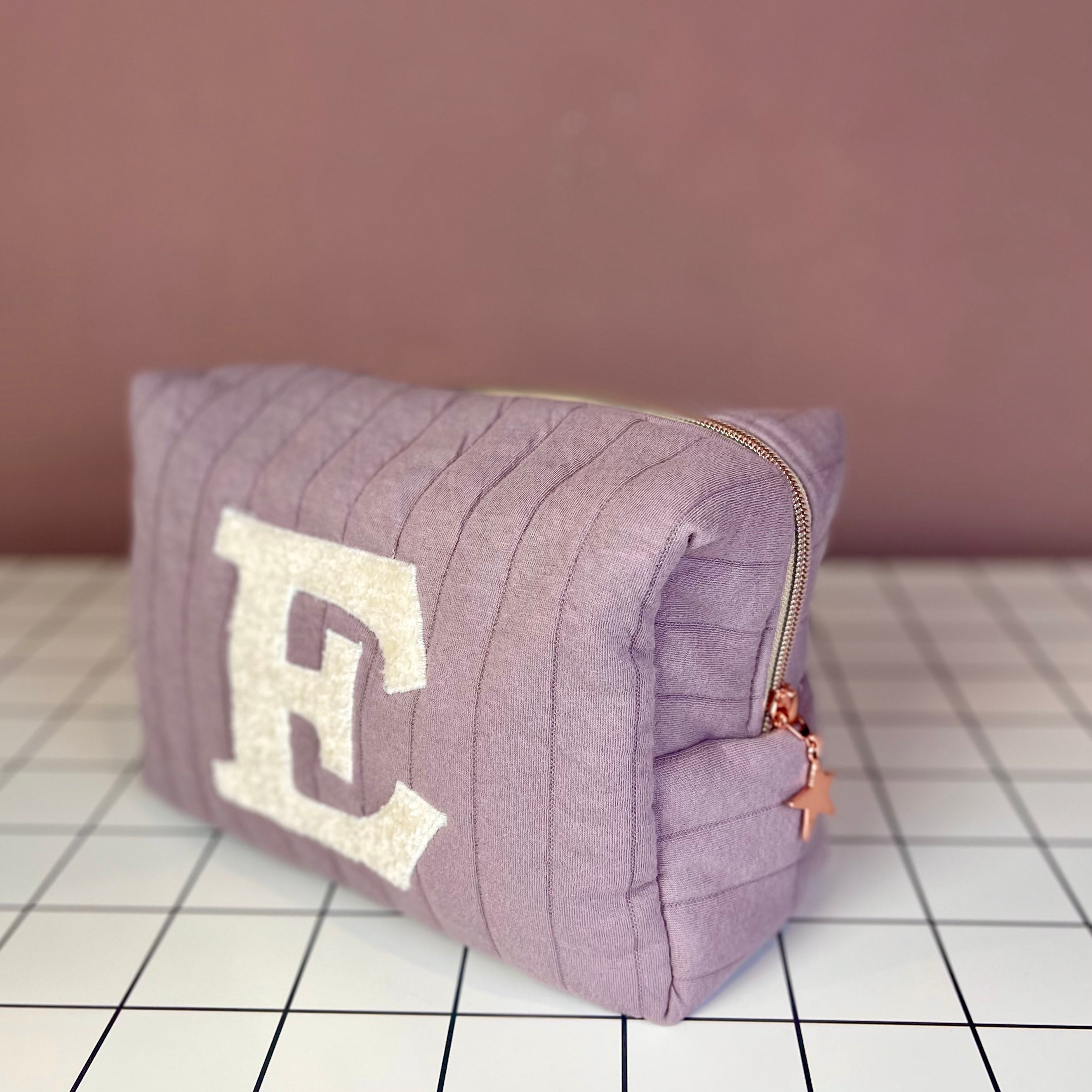 Box Rosa mit Buchstaben 2