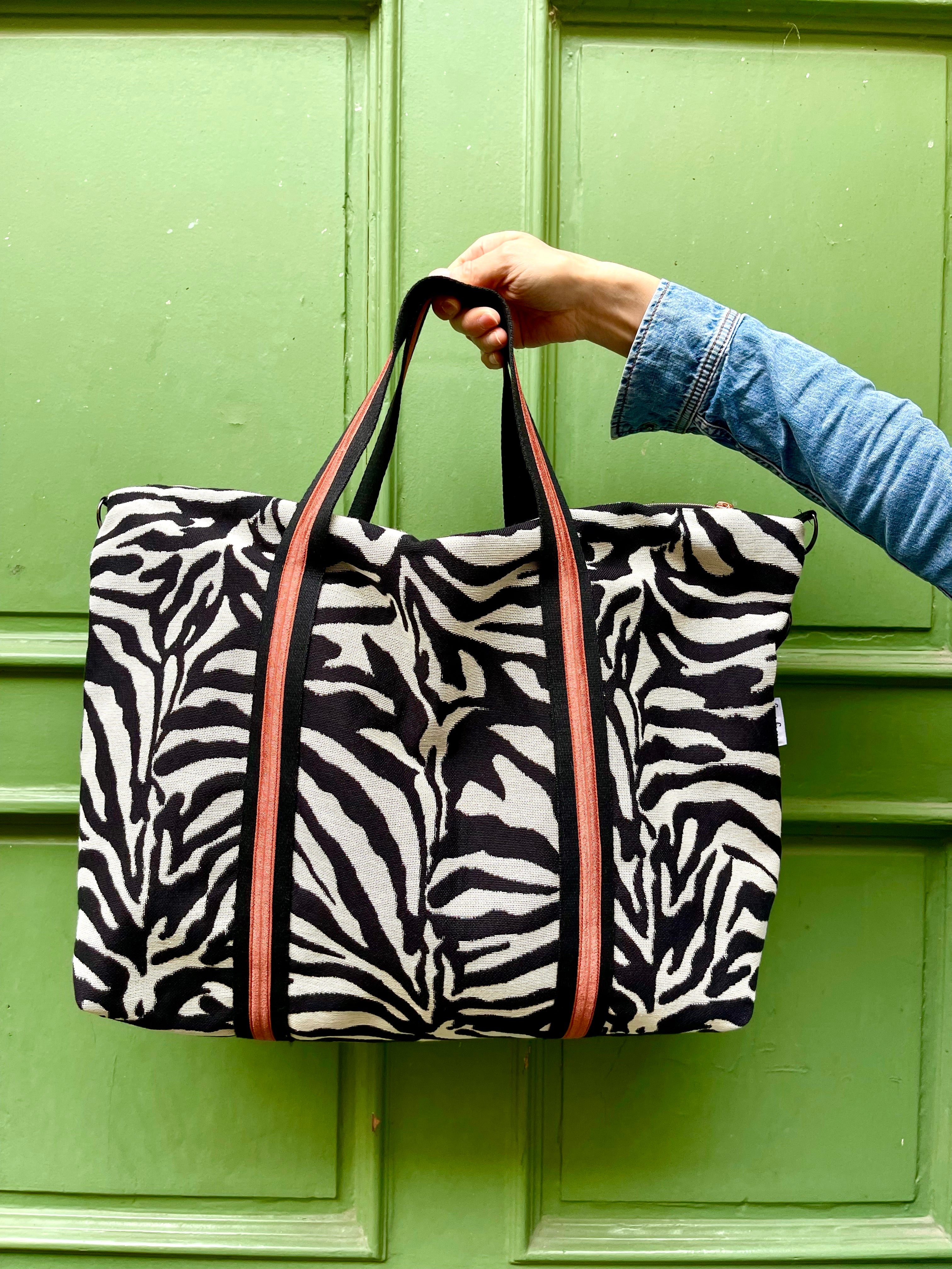 WEEKENDER JUNE ZEBRA