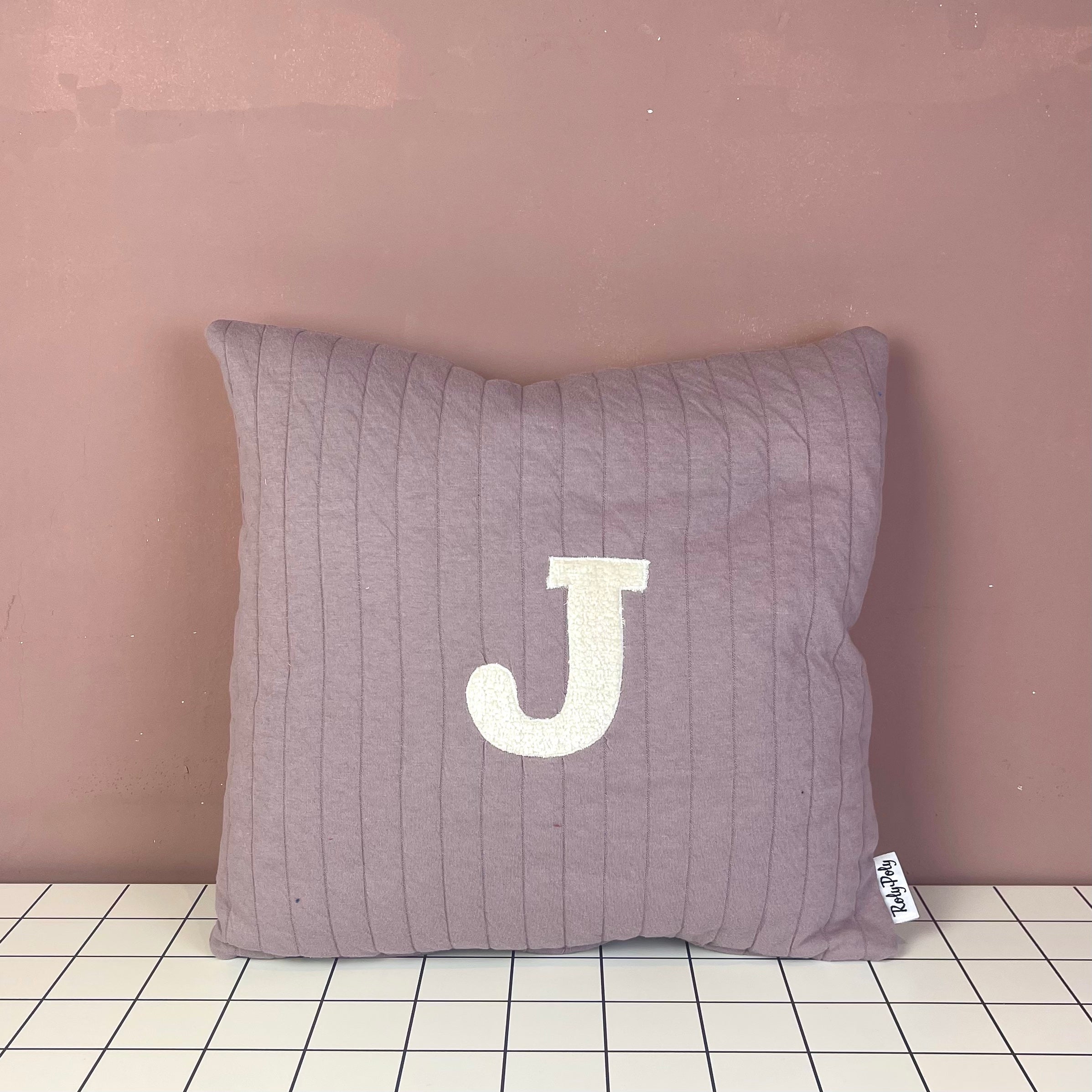 Kissen Mauve mit Buchstaben