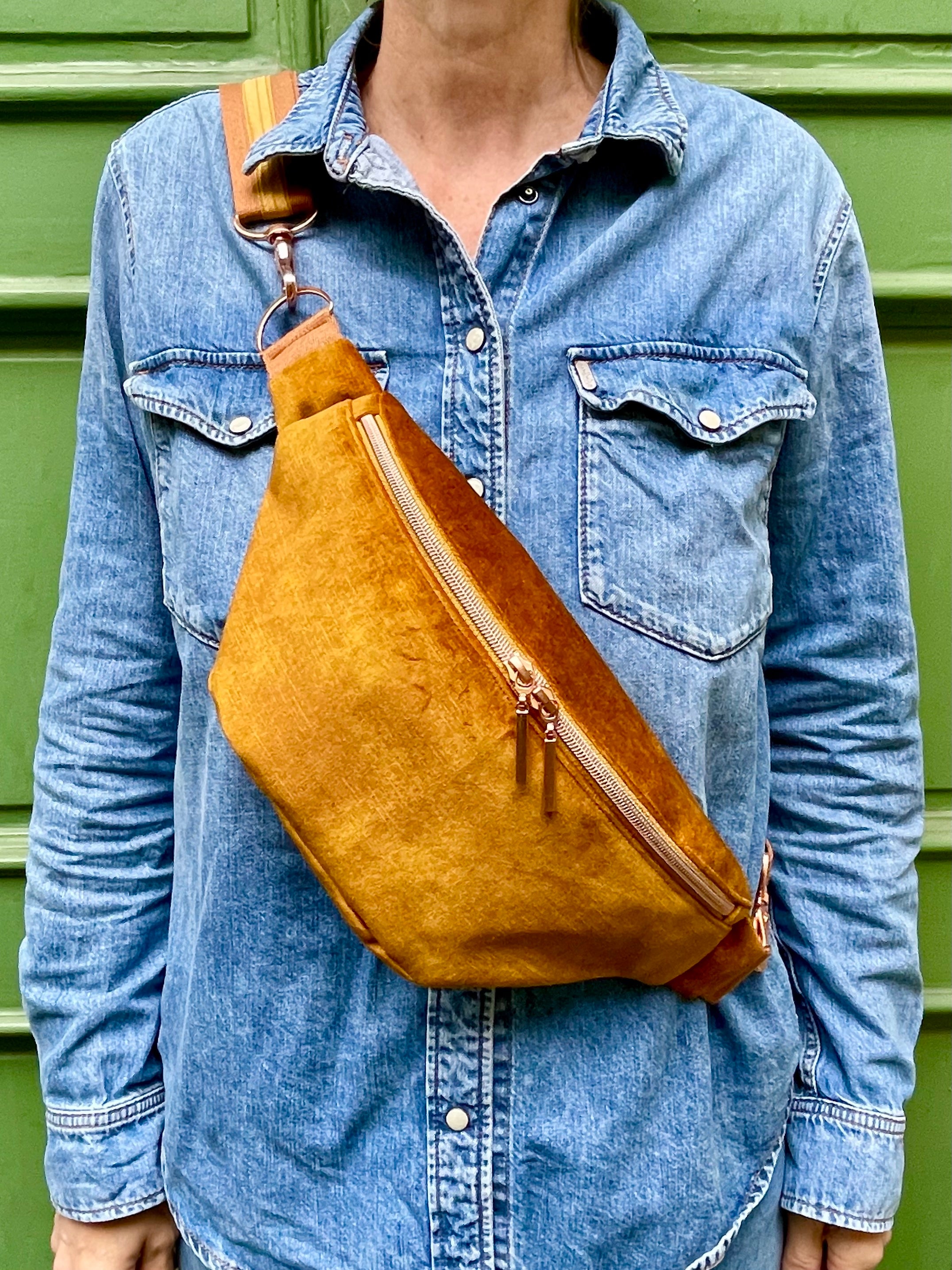Crossbody Bag RILEY VELVET curry